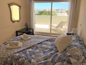 1 bedroom, iron/ironing board, free WiFi, bed sheets - LAGOS apartment *Pool, Wifi, Aircon etc* Close to the beach and Marina! (Lagos)