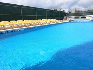 Outdoor pool - LAGOS apartment *Pool, Wifi, Aircon etc* Close to the beach and Marina! (Lagos)