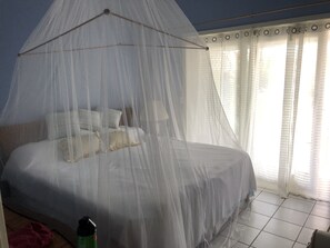2 bedrooms, in-room safe, desk, iron/ironing board
