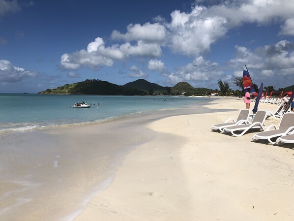 كراسي للتشمس، مناشف للشاطئ