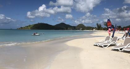 Luxury 2 Bedroom Villa 'Serenity' - Superb Deck and Garden - 3 mins South Beach