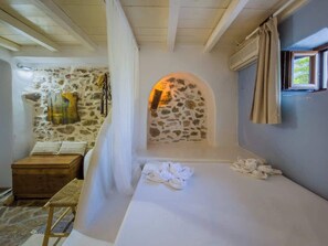 2 makuuhuonetta, äänieristys, silitysrauta/-lauta, vauvan matkasänky