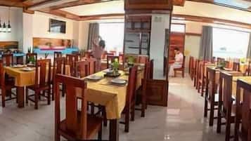 Desayuno de autoservicio incluido todos los días