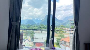 Minibar, cortinas blackout, wifi gratis y ropa de cama