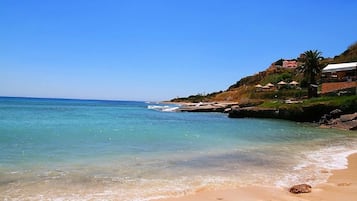 Una spiaggia nelle vicinanze