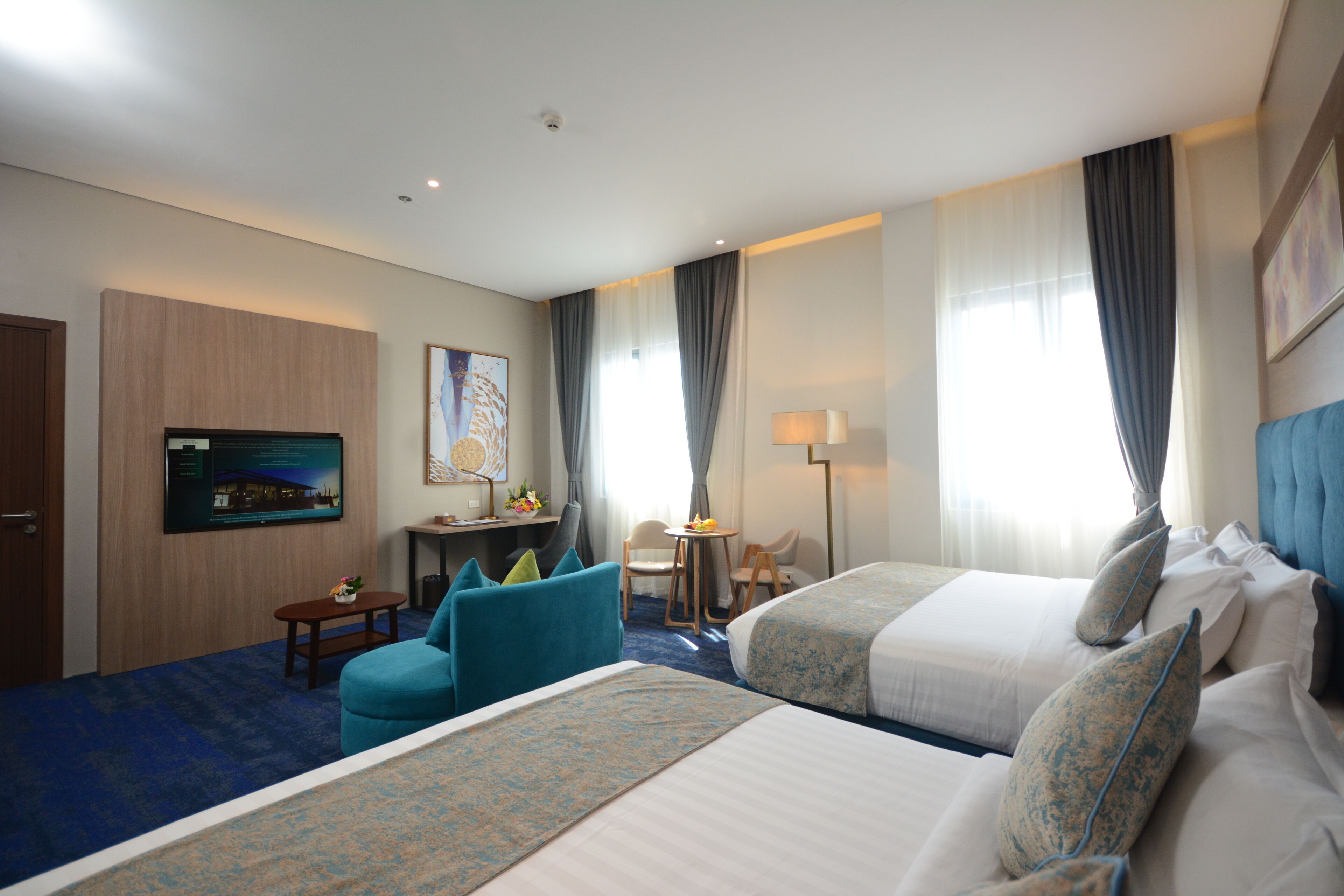 ジュニア スイート (Twin) | エジプト綿のシーツ、高級寝具、ピロートップベッド、ミニバー