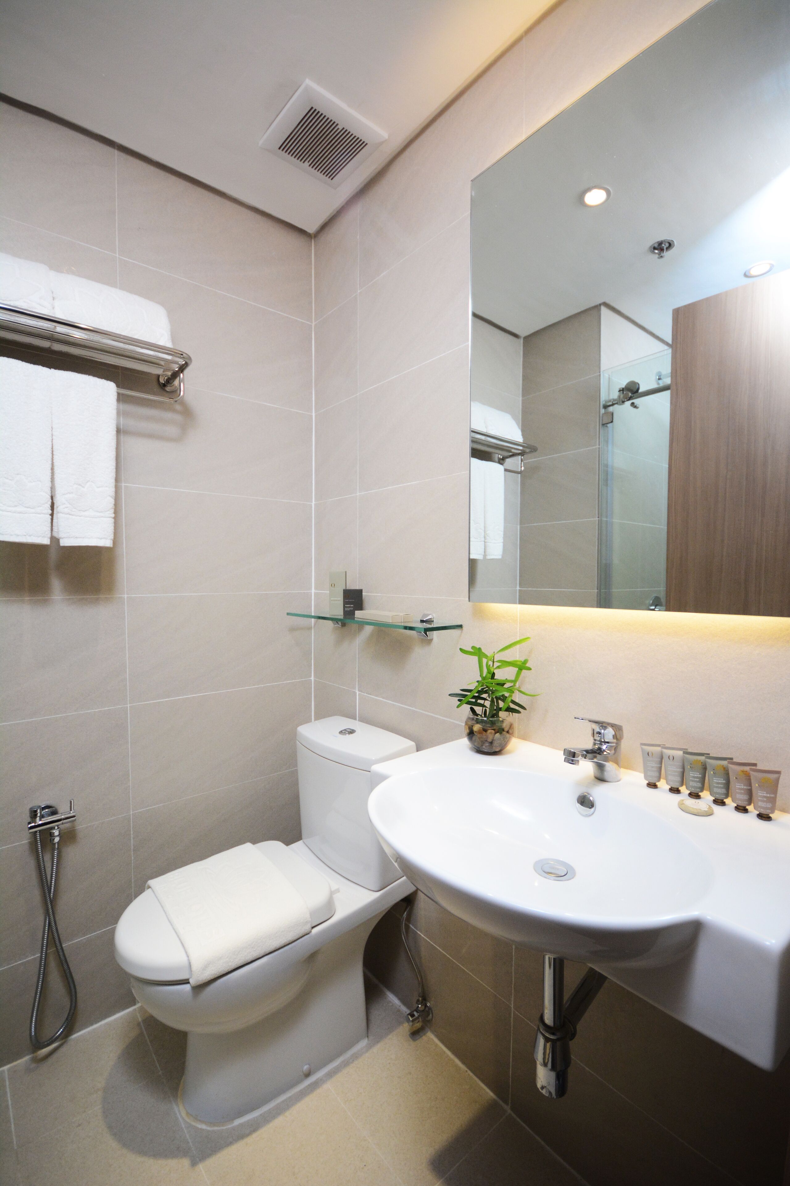 superior queen room | bathroom | shower, rainfall showerhead, free toiletries, hair dryer