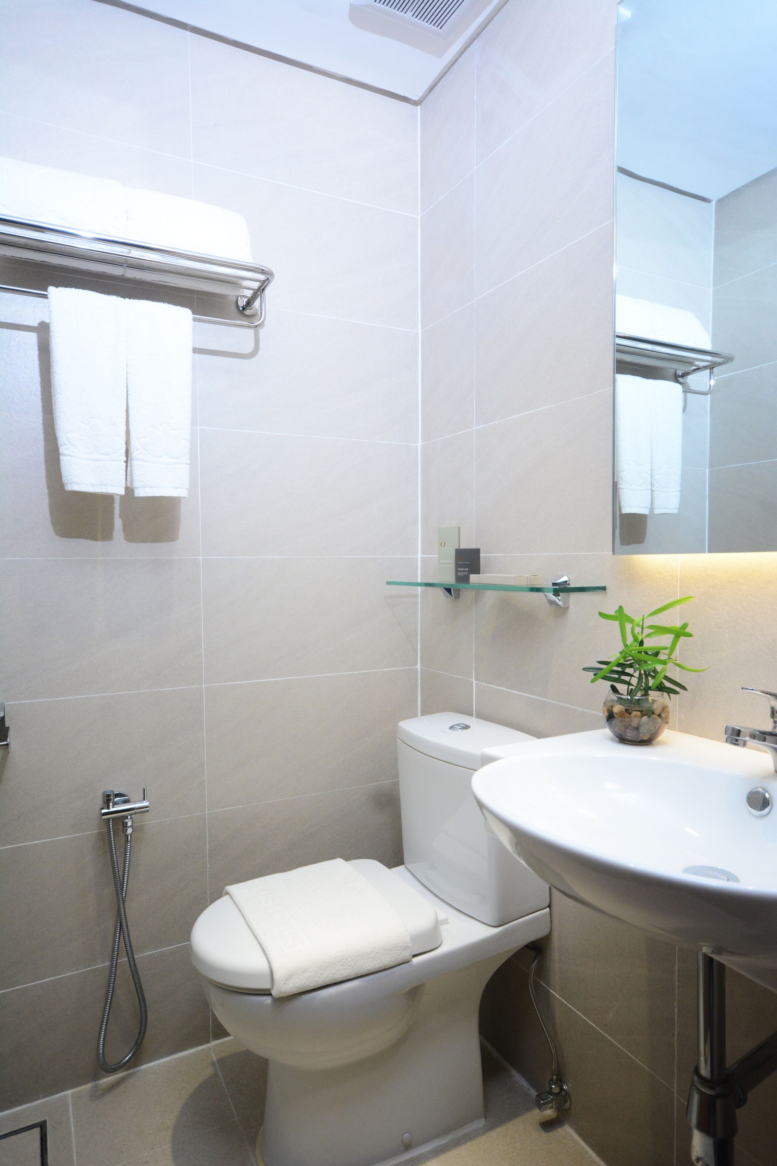 superior twin room | bathroom | shower, rainfall showerhead, free toiletries, hair dryer