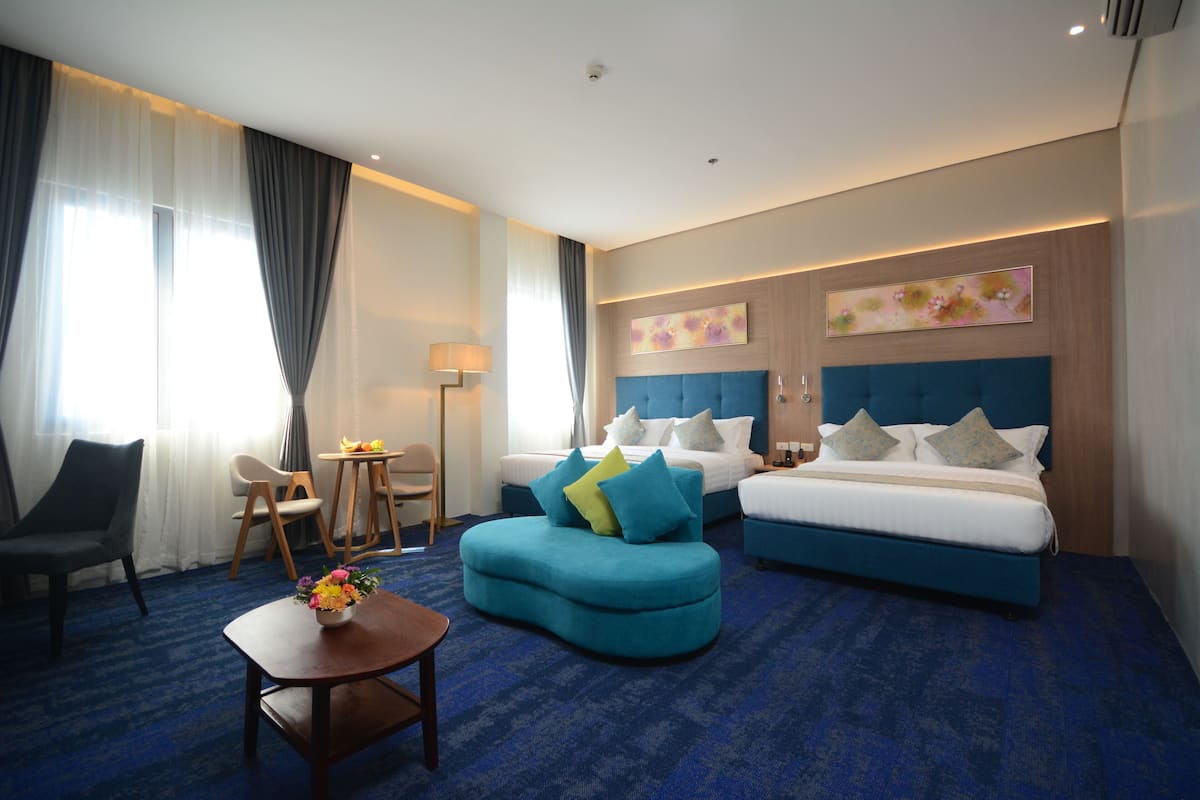 Junior Suite Twin | Egyptian cotton sheets, premium bedding, pillow-top beds, minibar