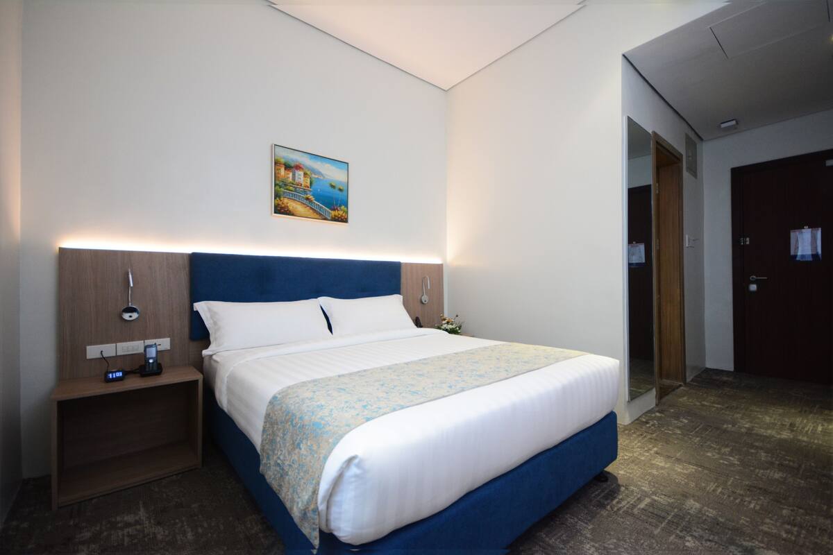 Superior Queen Room | Egyptian cotton sheets, premium bedding, pillow-top beds, minibar
