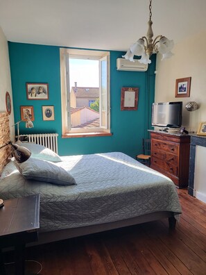 4 makuuhuonetta, työpöytä, silitysrauta/-lauta, ilmainen Wi-Fi