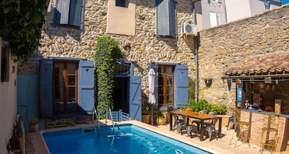 CASA DE PUEBLO DE PIEDRA MUY BONITA CON PISCINA CLIMATIZADA