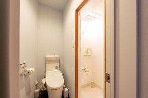 Deluxe Double Room, Private Bathroom | Bathroom