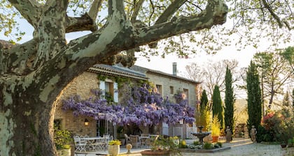 LA MAISONNETTE DE ROBINSON HILLSIDE VIEW IDEAL FOR TWO! Rated 4*