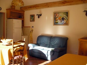 TV, books, offices - Detached house classified 3* with garden and swimming pool, ideally located.  (Saint-Rémy-De-Provence)
