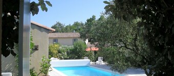 Detached house classified 3* with garden and swimming pool, ideally located.