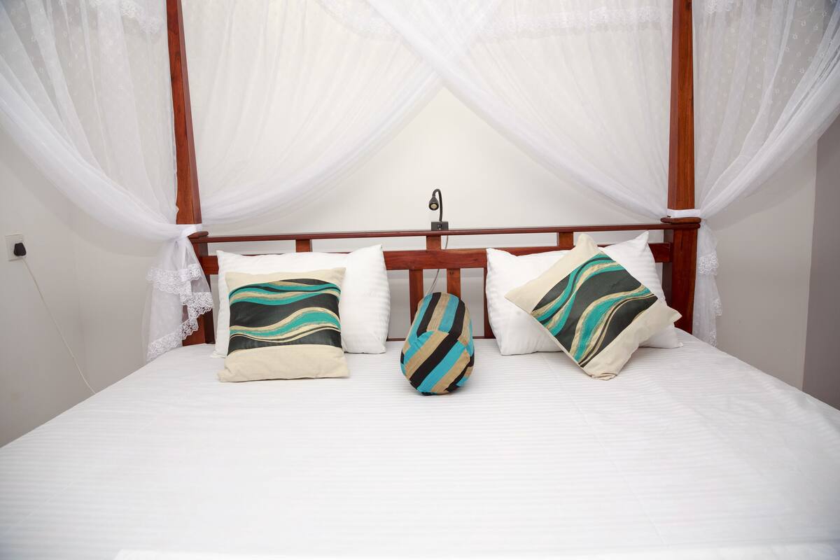 Standard Double Room, 1 King Bed, Non Smoking, Garden View