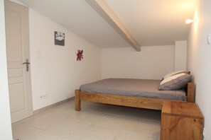 3 Schlafzimmer, Bügeleisen/Bügelbrett, Bettwäsche