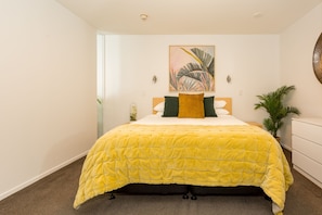 Appartement luxueux, 1 très grand lit | Literie de qualité, couette en duvet, lit avec matelas à plateau-coussin