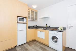 Microwave, espresso maker, coffee/tea maker, electric kettle