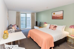 Signature Studio | Premium bedding, down comforters, pillowtop beds, individually decorated - Cathedral Junction Apartment (Christchurch)