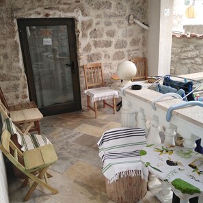 Terrace/patio -   Fischers Fritze 1, bed & bike, hiking, kayak (Betina,Murter)