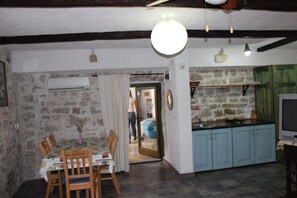 Dining -   Fischers Fritze 1, bed & bike, hiking, kayak (Betina,Murter)