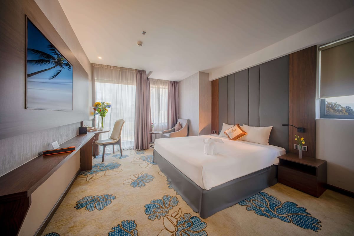 Camera Premier, 1 letto queen, vista città | 17 camere, biancheria da letto di alta qualità, minibar
