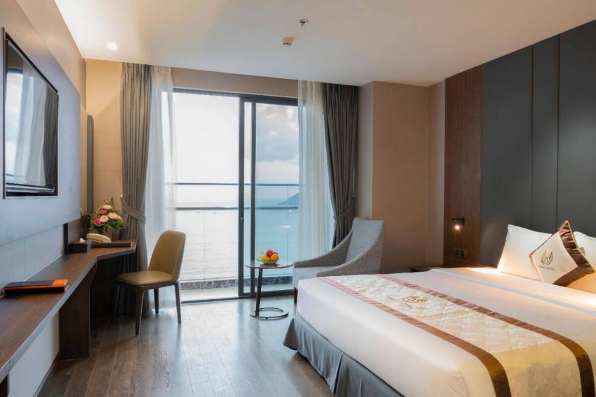 Rom – premier, 1 queensize-seng, havutsikt | 17 soverom, sengetøy av topp kvalitet, minibar og safe på rommet
