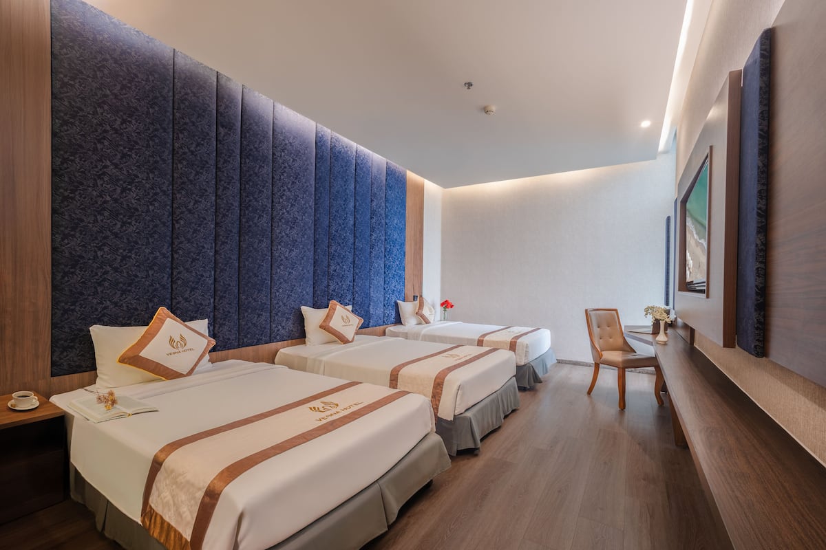 Premier-Dreibettzimmer | 17 Schlafzimmer, hochwertige Bettwaren, Minibar, Zimmersafe