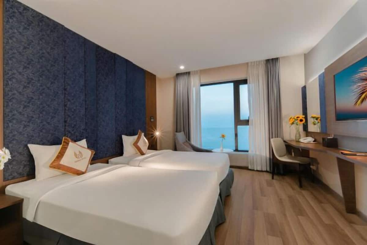 17 bedrooms, premium bedding, minibar, in-room safe