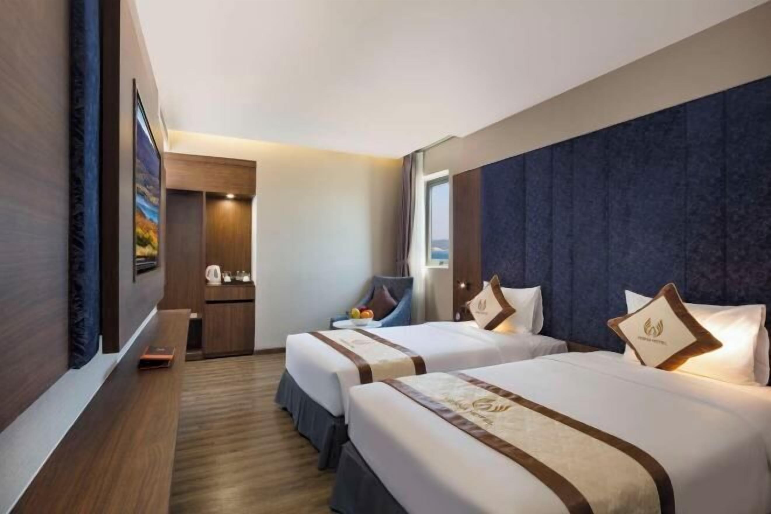 17 bedrooms, premium bedding, minibar, in-room safe