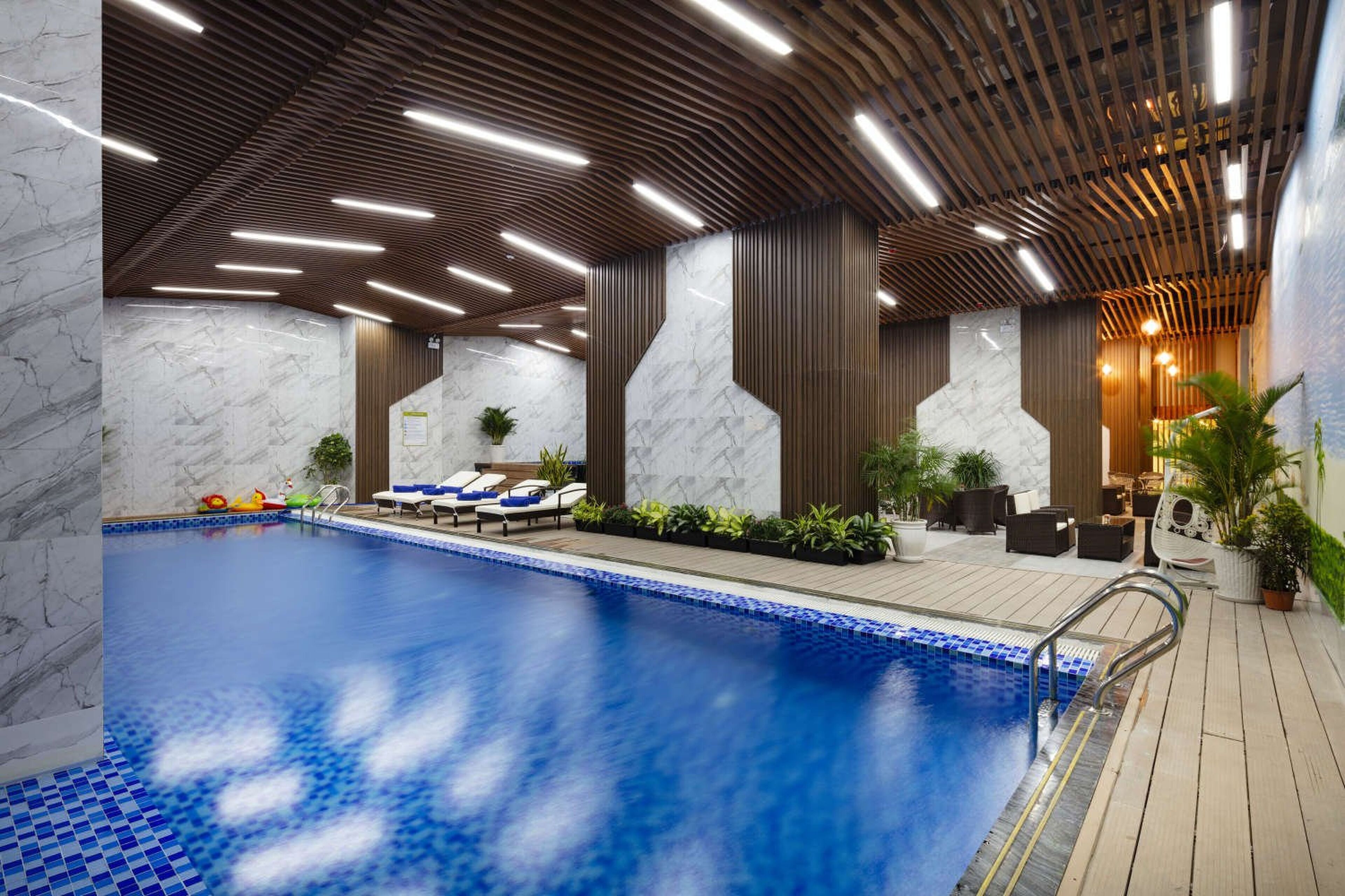 Una piscina cubierta