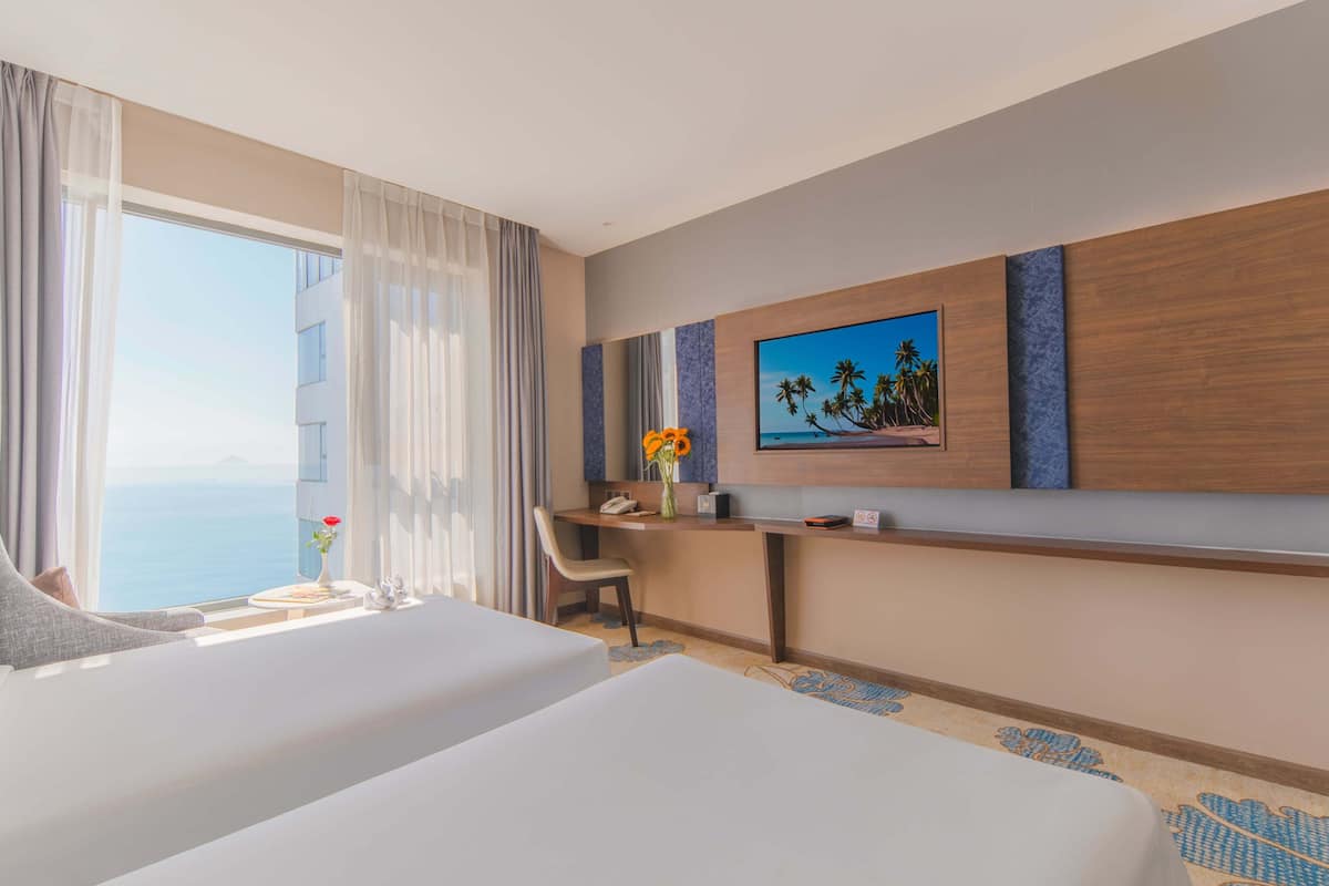 Camera Deluxe, 2 letti singoli, vista mare | 17 camere, biancheria da letto di alta qualità, minibar
