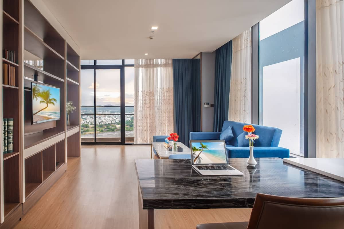 17 bedrooms, premium bedding, minibar, in-room safe