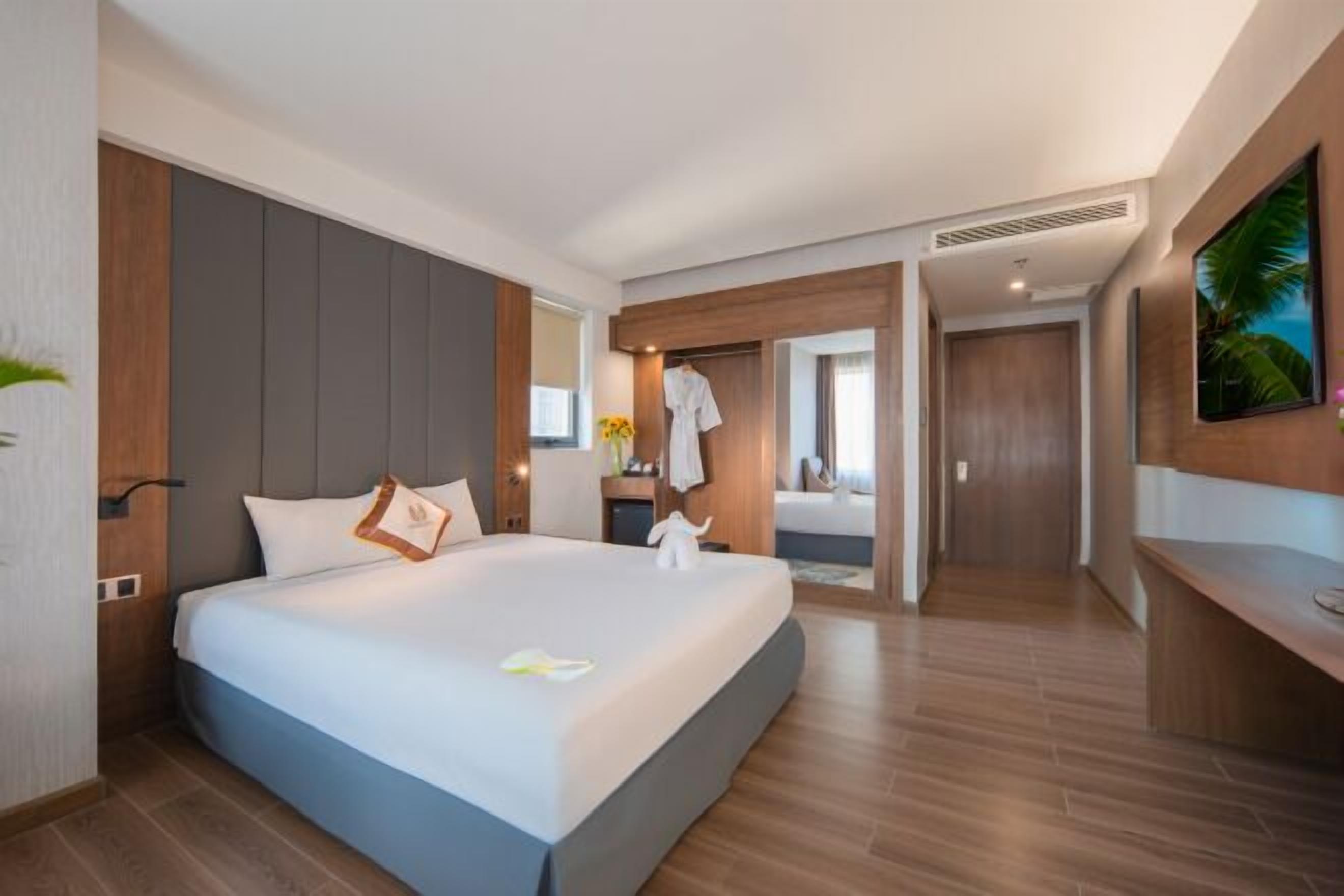 17 phòng ngủ, bộ đồ giường cao cấp, minibar, két bảo mật tại phòng 