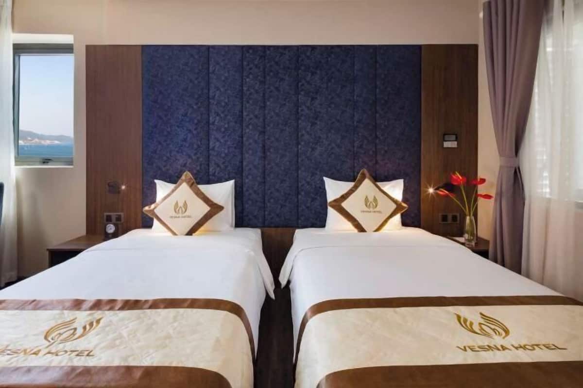 17 bedrooms, premium bedding, minibar, in-room safe