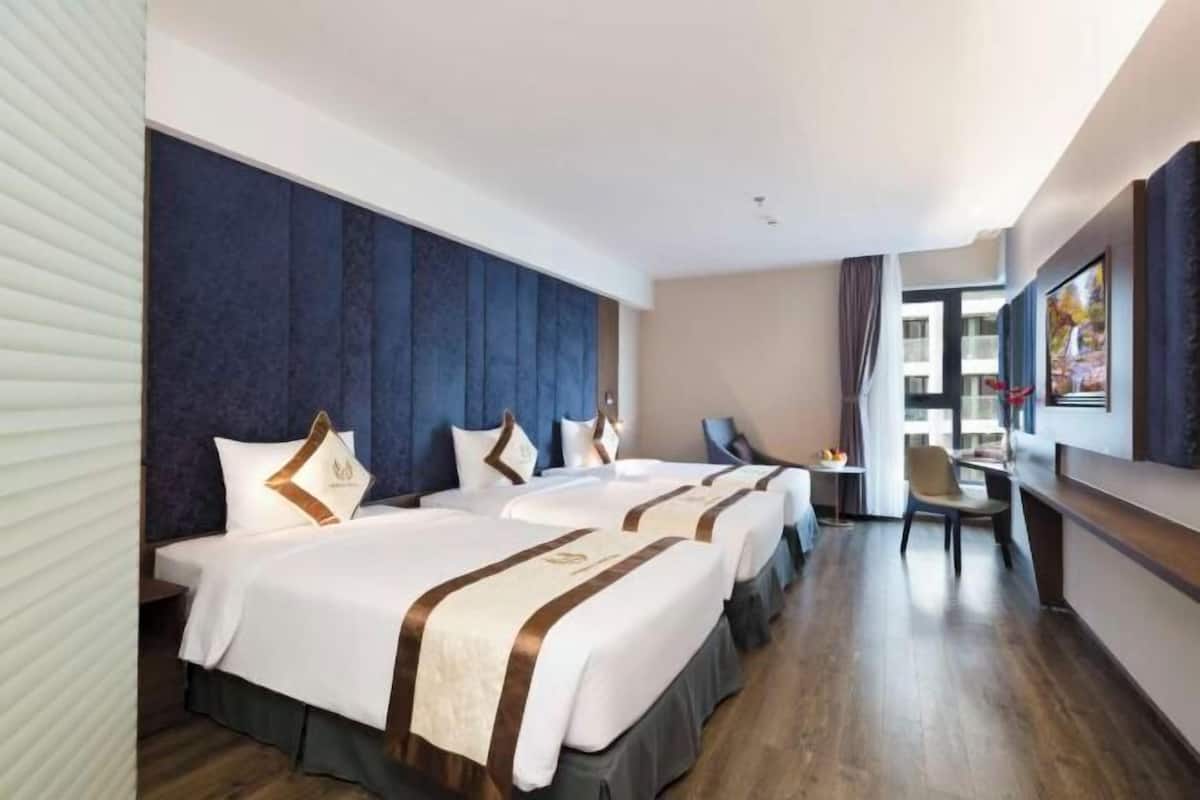 17 bedrooms, premium bedding, minibar, in-room safe