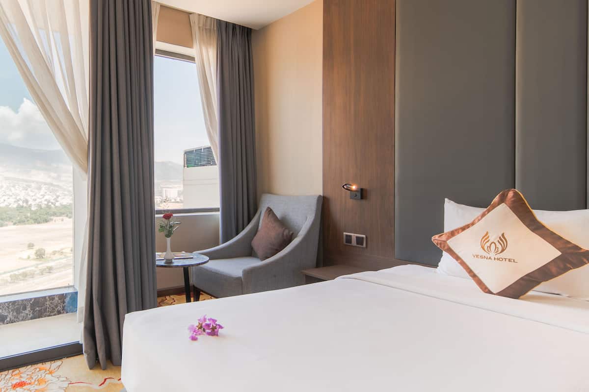 Premier-Zimmer, Mehrere Betten, Stadtblick | Terrasse/Patio