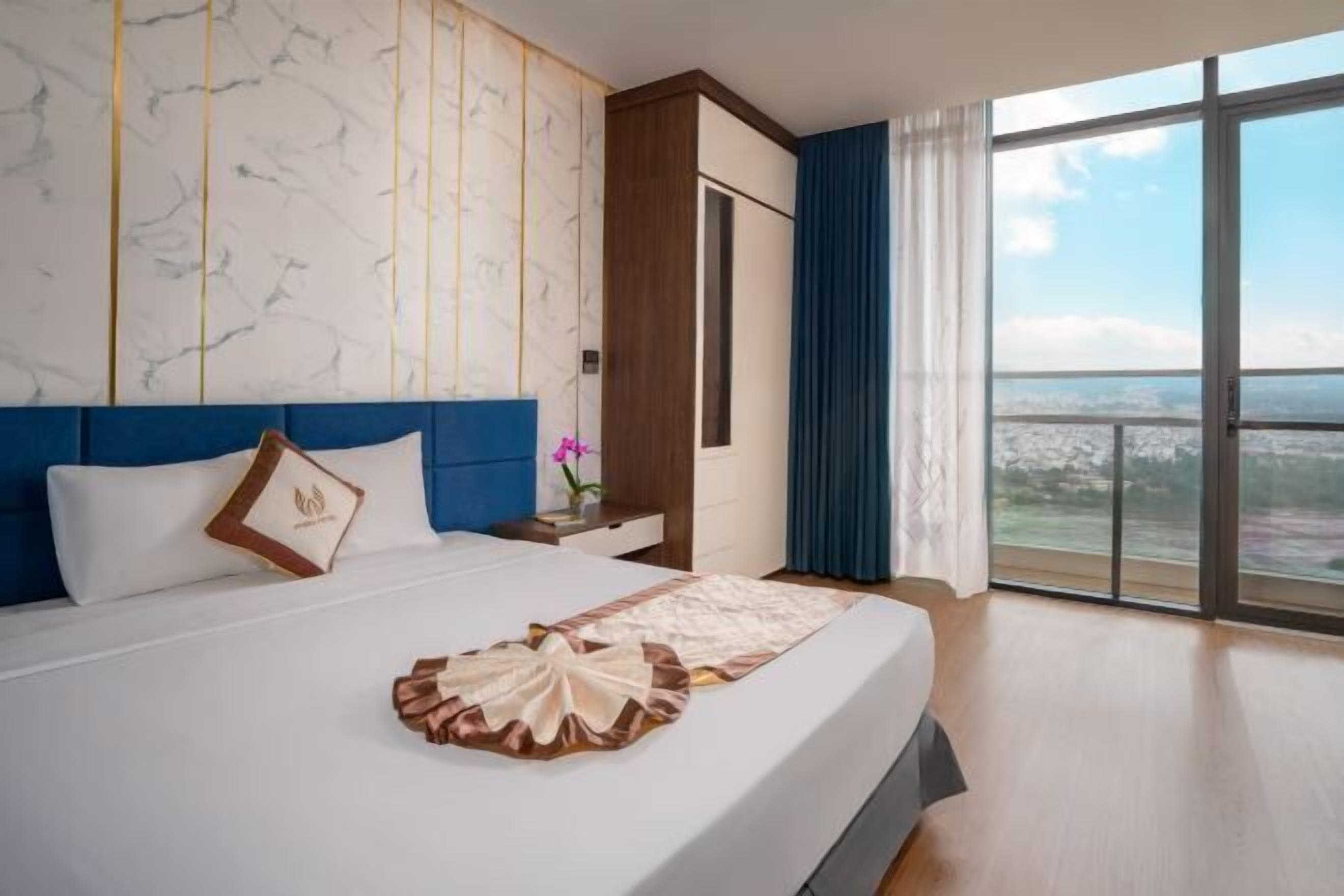 17 phòng ngủ, bộ đồ giường cao cấp, minibar, két bảo mật tại phòng 