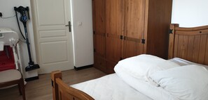 3 chambres, fer et planche à repasser, lit parapluie, Wi-Fi