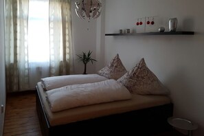 3 makuuhuonetta, silitysrauta/-lauta, ilmainen Wi-Fi, vuodevaatteet