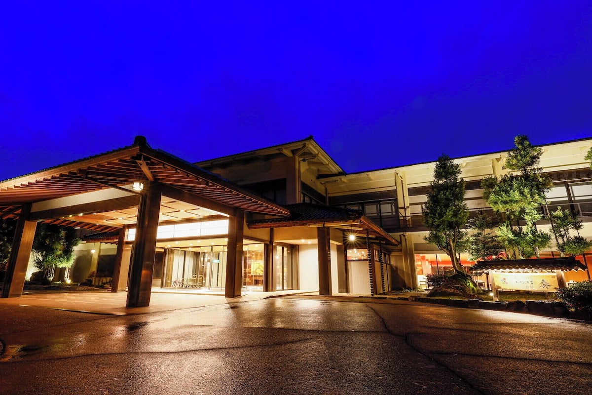 Deluxe kamer, niet-roken, bijgebouw (2F, Japanese Western Style) | Een kluis op de kamer, verduisterende gordijnen, gratis wifi, beddengoed