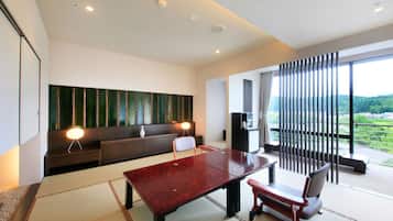 In-room safe, blackout drapes, free WiFi, bed sheets