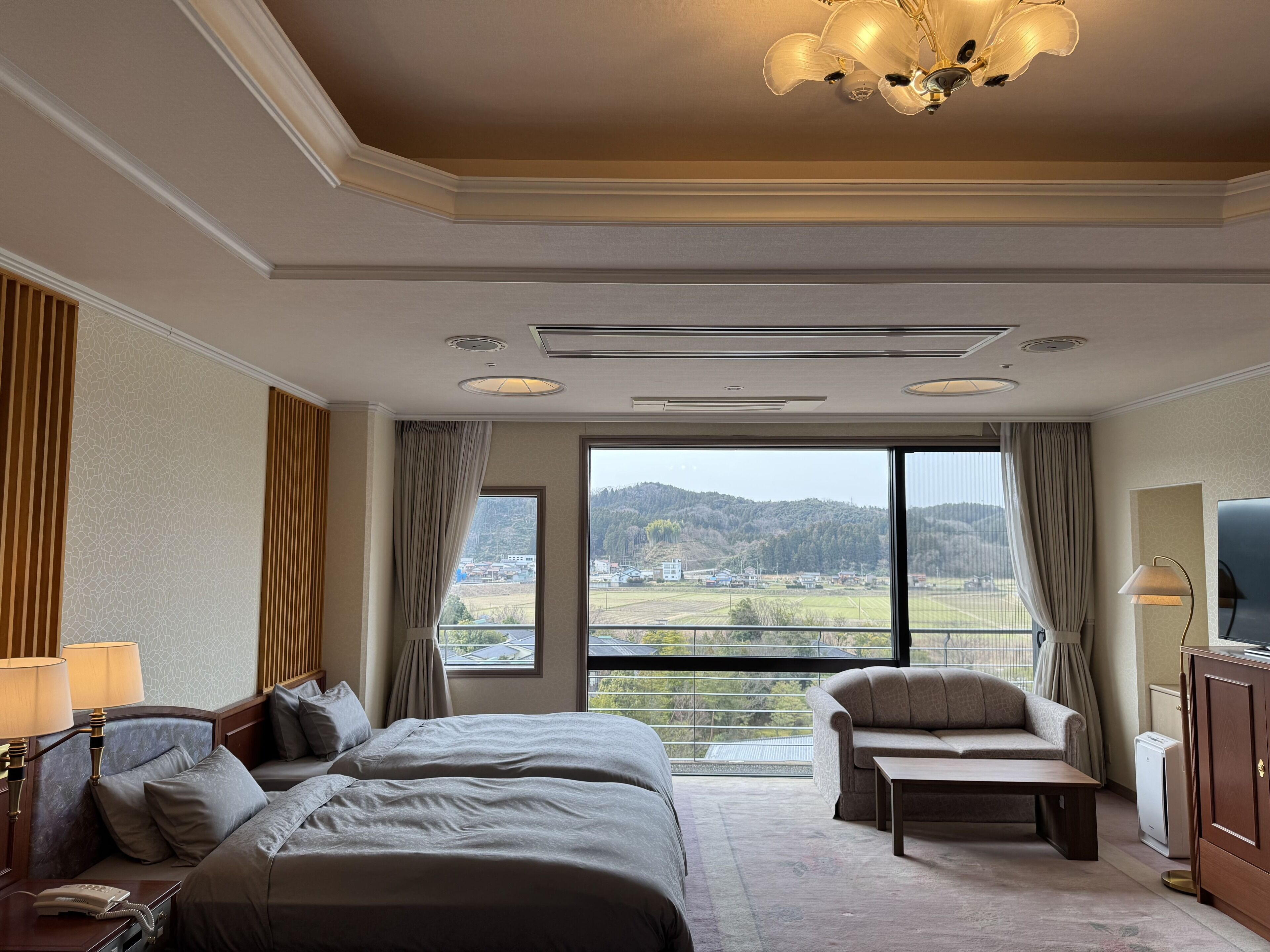 خزنة داخل الغرفة وستائر تعتيم وواي فاي مجانًا وملاءات أسرّة