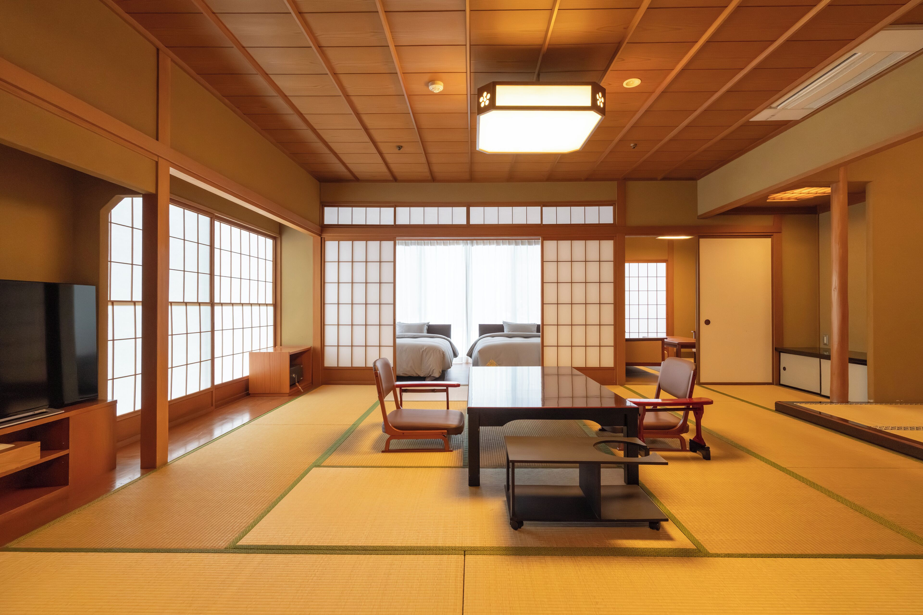 Brankas, tirai kedap cahaya, Wi-Fi gratis, dan seprai linen