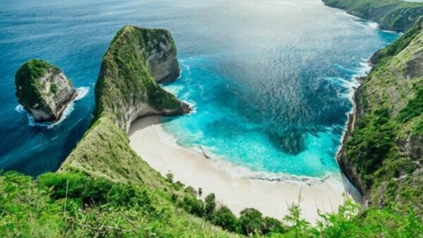 A coastal landscape with a beach, cliffs, and a clear view of the ocean. - The Sandat Bungalow (Penida Island)