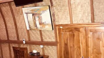 Deluxe Double Room | Television