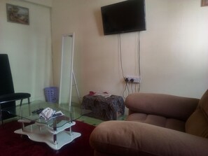 Basic Studio, 1 Double Bed, Kitchen, City View | Free WiFi, bed sheets - CDH Backpackers (Mombasa)
