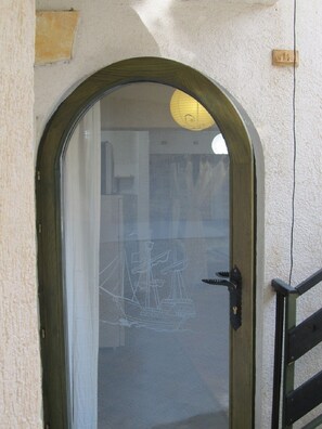 Unclassified image, 3 of 40, button